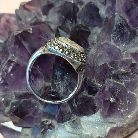 Carved Pink Mother of Pearl Ring - Picture 7 of 10